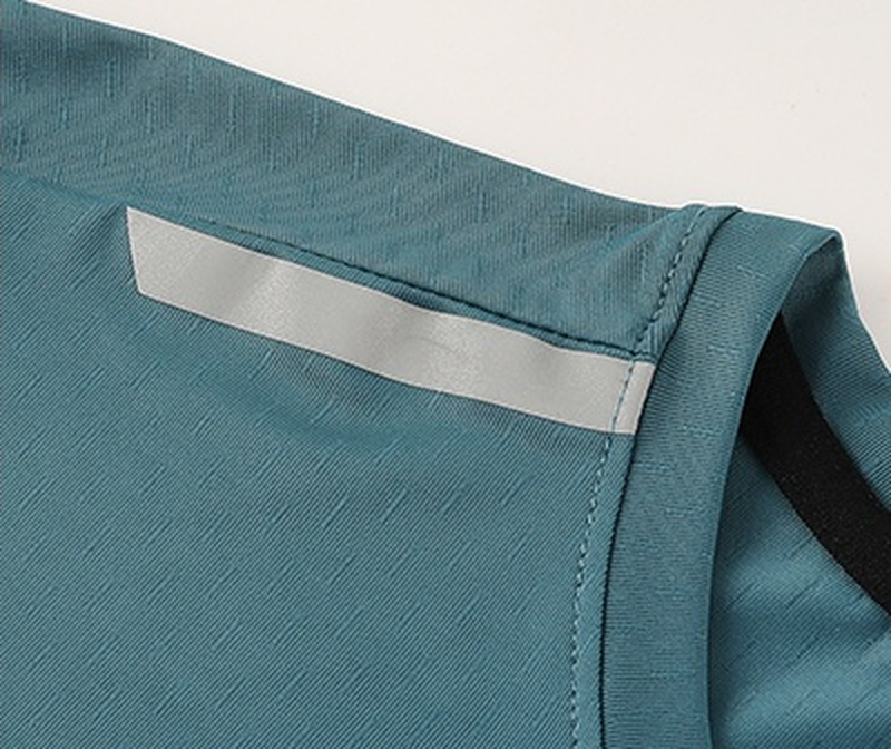 Axis Shoulder-Stripe Training Tee shoulder detail