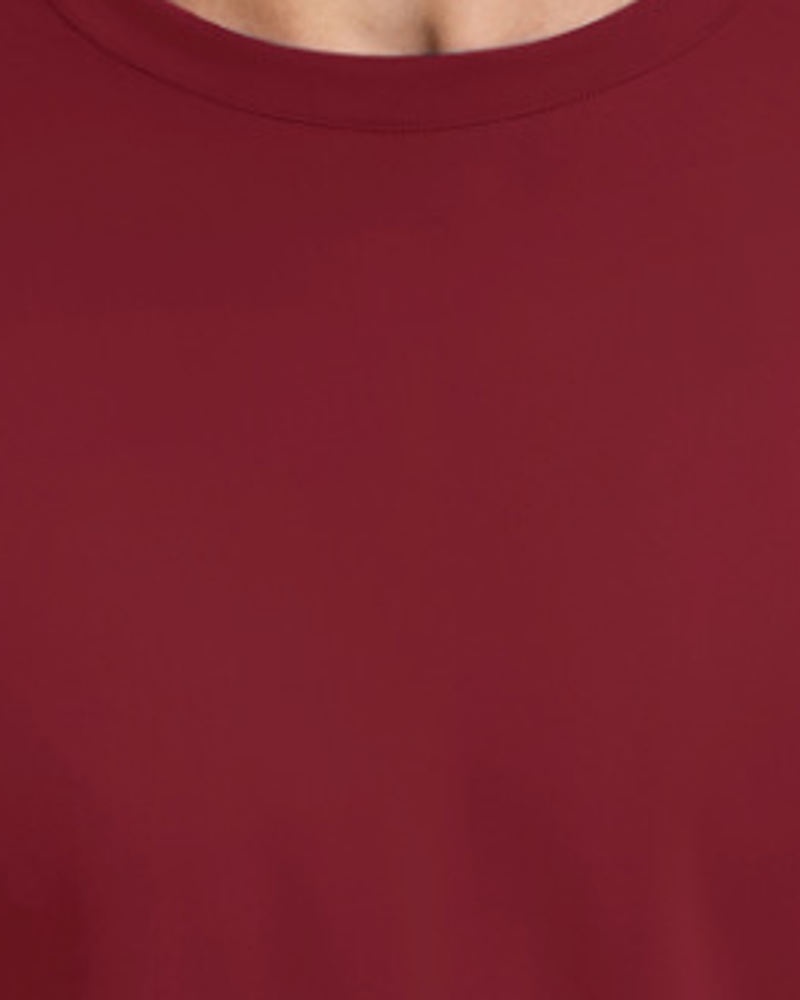 Court Stretch Training Tee crew neckline detail in Red