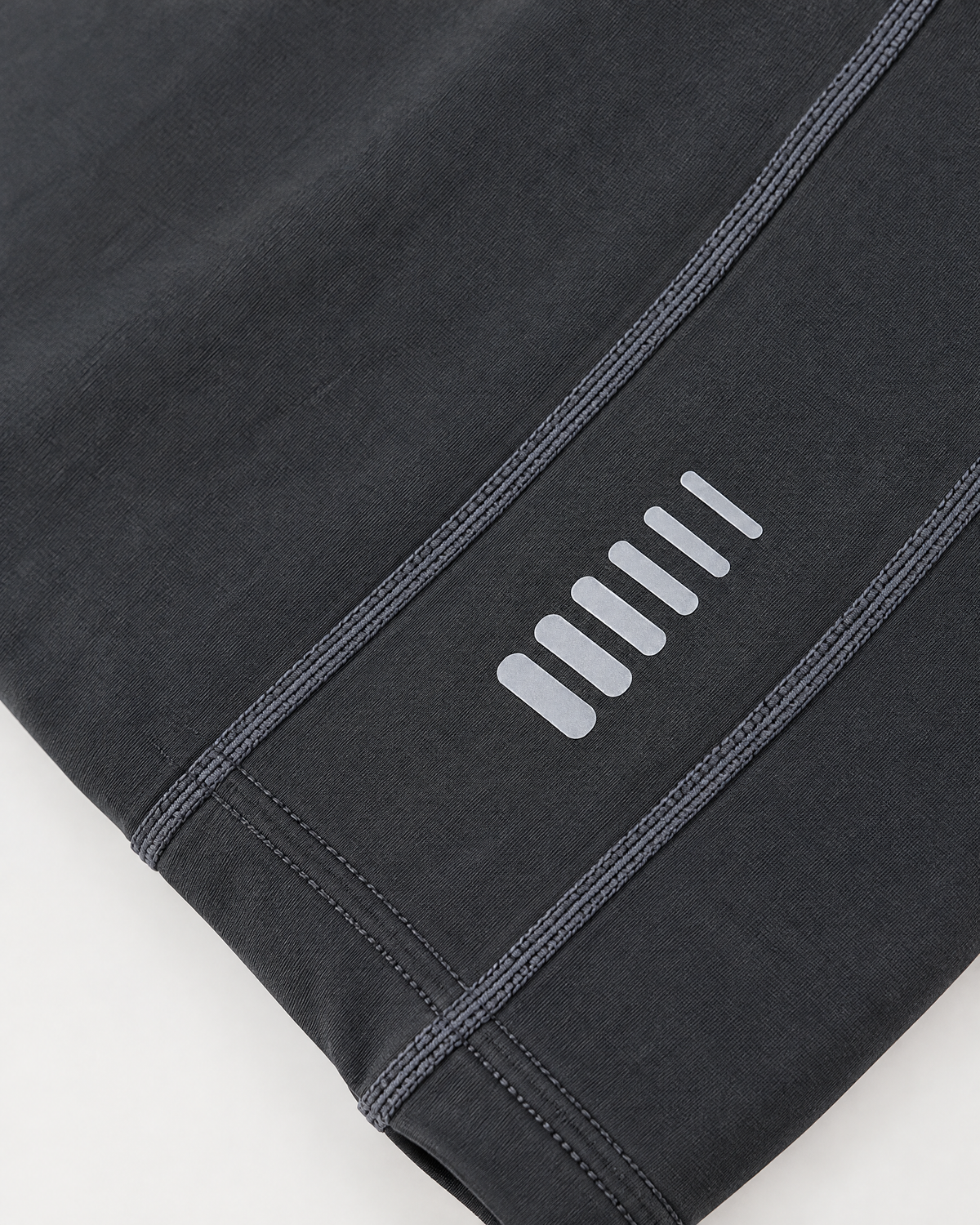 Form Fitted Training Shorts | Gray | Detail view