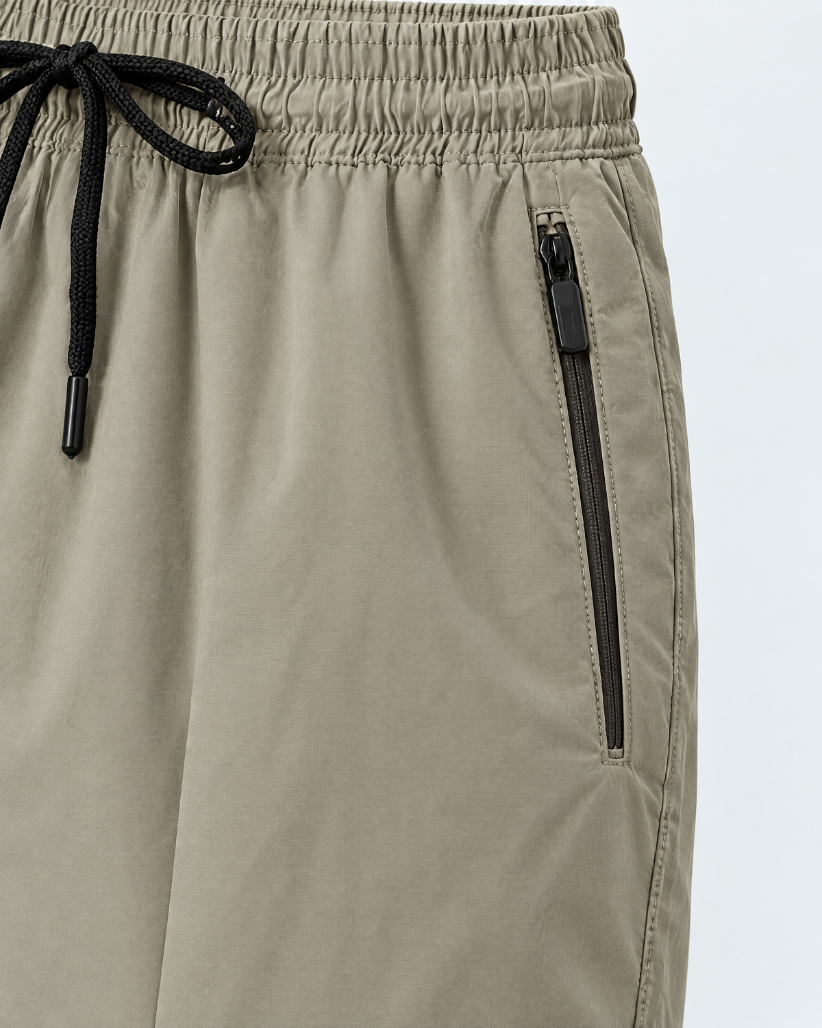 Trail Panel Training Pants | Light grey | Detail view